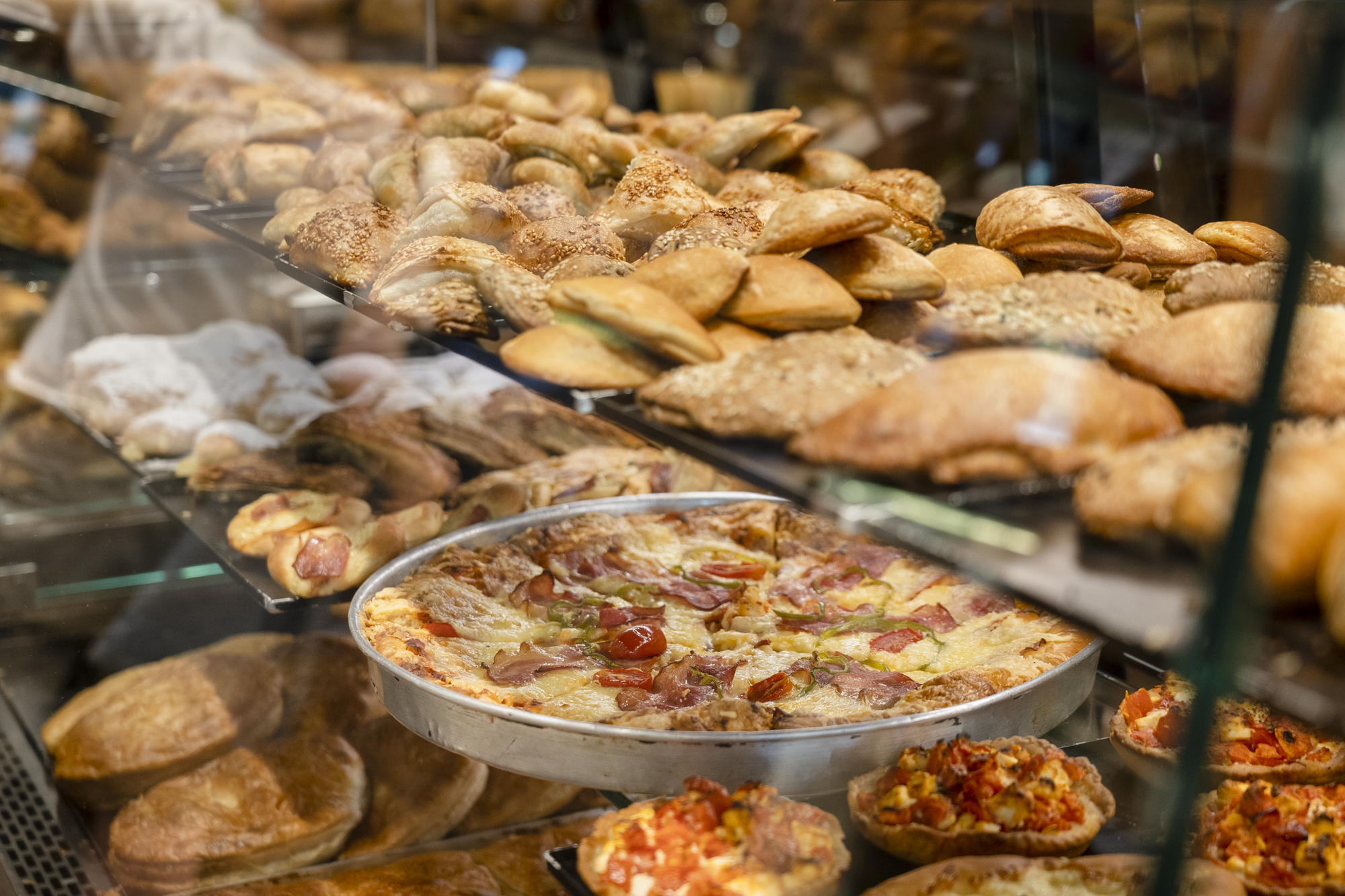 Στεργίου: Ο φούρνος – delicatessen στη Βούλα που αγαπούν οι νότιοι