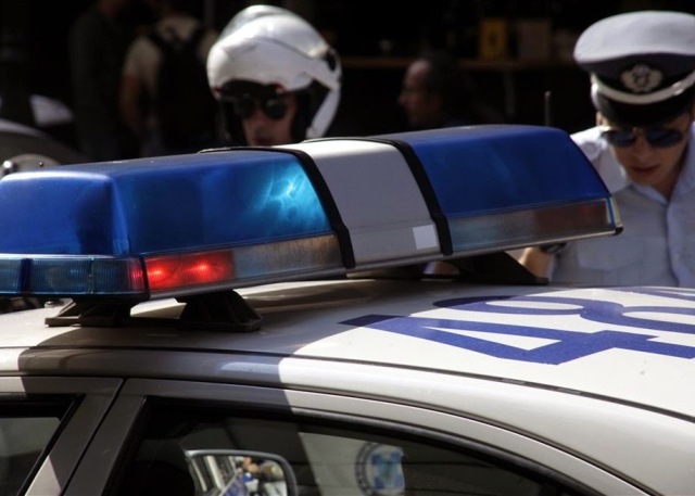 Ελληνικό: Άνδρας επιτέθηκε σε γυναίκα και όταν εκείνη κατέφυγε σε mini market, ο δράστης επιχείρησε να κλέψει τα προϊόντα