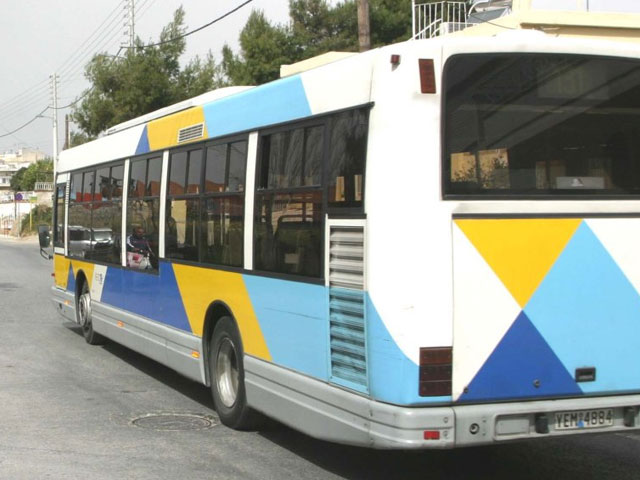 Βάρκιζα: Έδειραν τον οδηγό της λεωφορειακής γραμμής 171 – Διακομίστηκε στο Τζάνειο