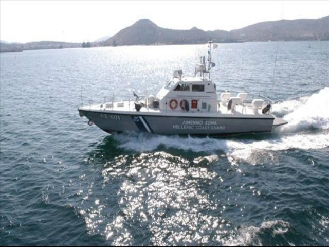 Βάρκιζα: Ακυβέρνητο σκάφος με δύο επιβαίνοντες