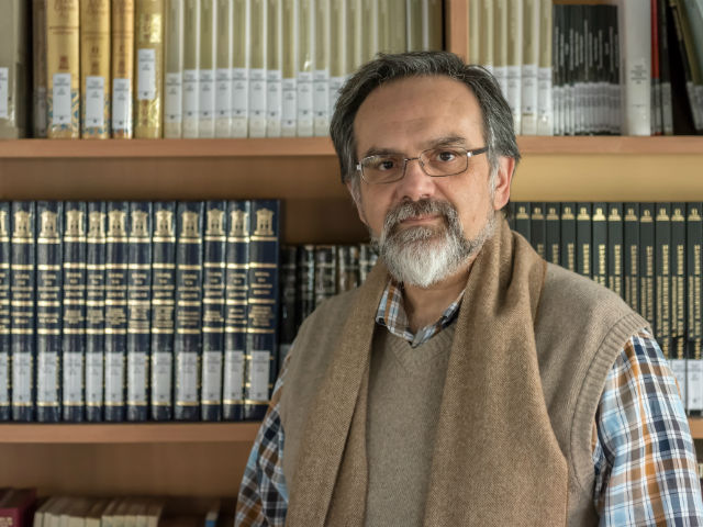 Νικόλαος Μαλλιάρας, ο καθηγητής πανεπιστημίου πίσω από τα εκπαιδευτήρια με την 60χρονη ιστορία