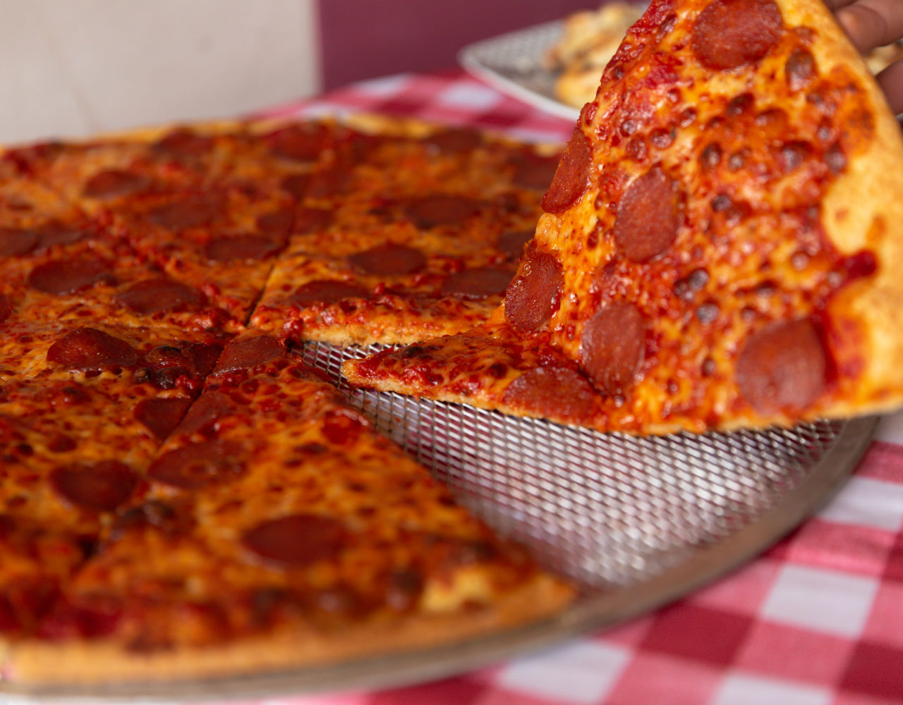 H super jumbo πίτσα του Jimmy’s είναι η νέα delivery εμμονή μας
