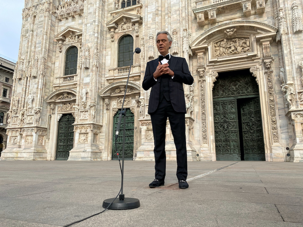 Video: Η συγκινητική Πασχαλινή συναυλία του Andrea Bocelli στο άδειο Duomo του Μιλάνου