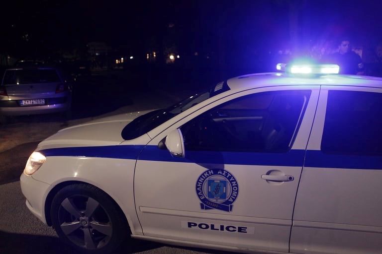 Νέα Σμύρνη: Καταδίωξη αυτοκινήτου από την αστυνομία- Με καλάσνικοφ ένας από τους επιβάτες που διέφυγε [ΒΙΝΤΕΟ]