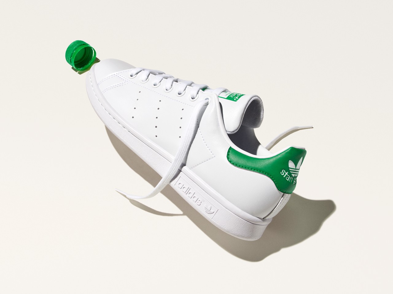 Stan Smith Forever: Τα εμβληματικά sneakers της Adidas λένε "ναι" στο βιώσιμο μέλλον