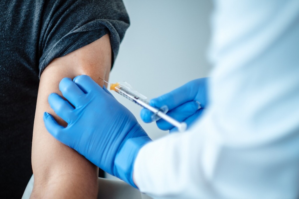 Υποχρεωτικός εμβολιασμός: Έρχεται επέκταση στους 50 και άνω, εκπνέει η προθεσμία για τους 60άρηδες