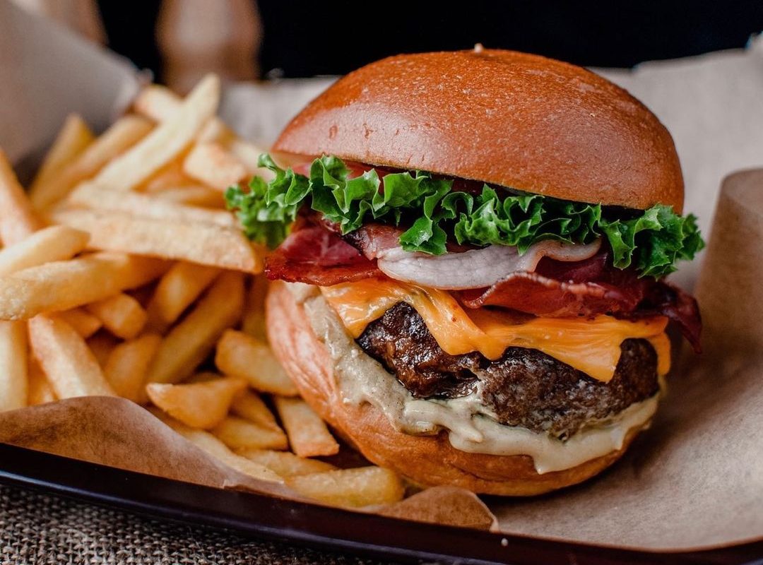Soho Burgers: Τα Burgers του Σκαρμούτσου ήρθαν στην Αργυρούπολη