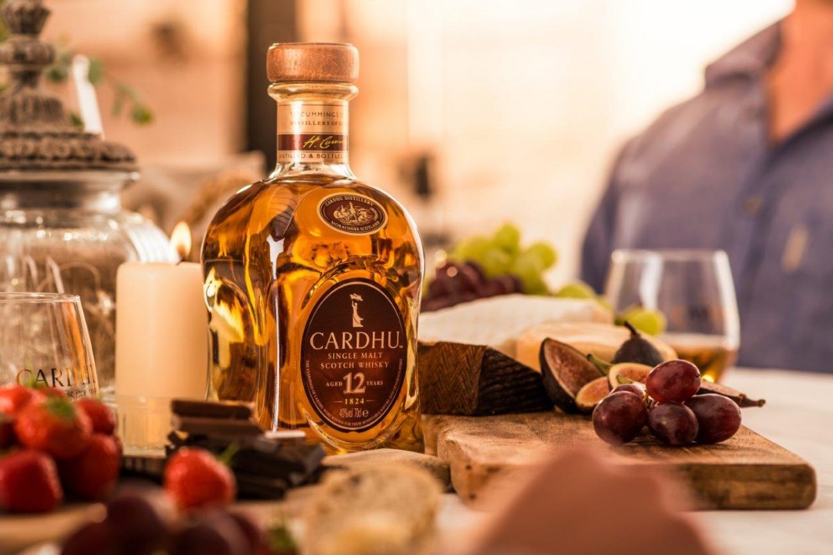 To Cardhu 12yrs Single Malt Scotch whisky είναι ένα μοναδικό δώρο για αυτές τις γιορτές