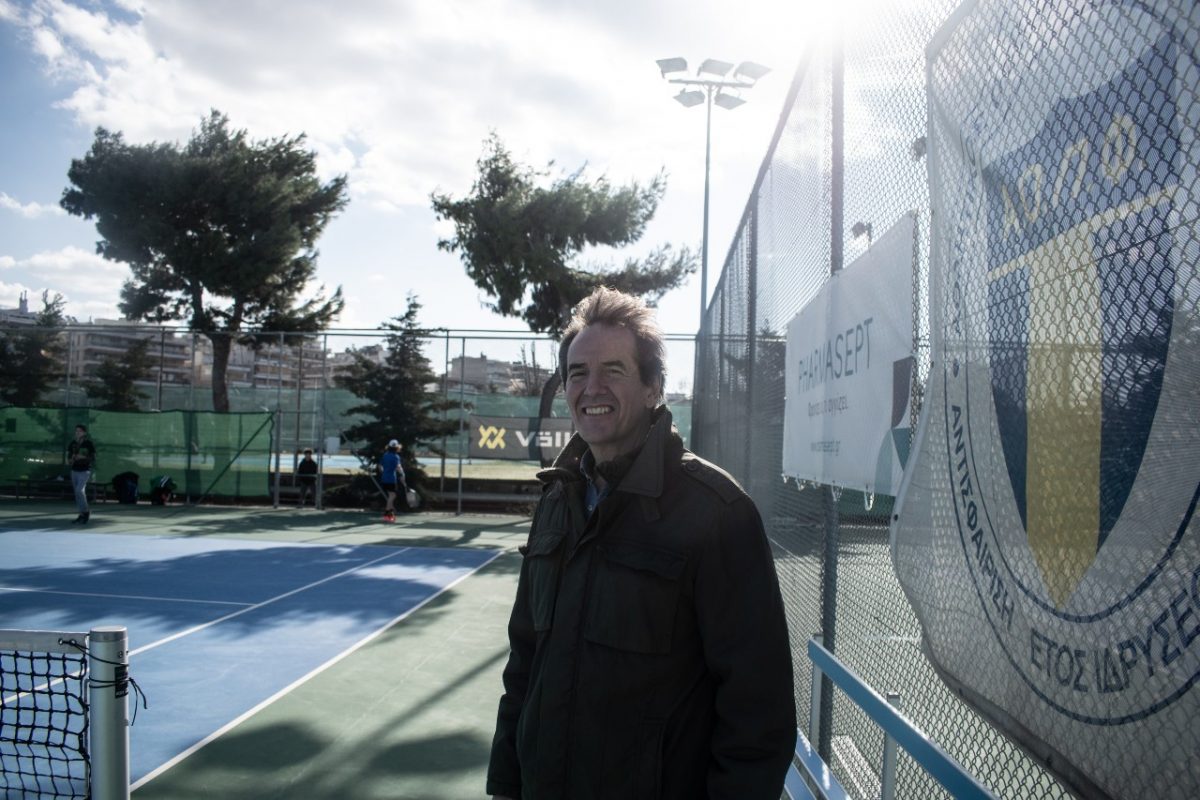 #ΠρότζεκτΓειτονιές: Μια ομάδα στο Παλαιό Φάληρο μαθαίνει τένις σε παιδιά με αυτισμό