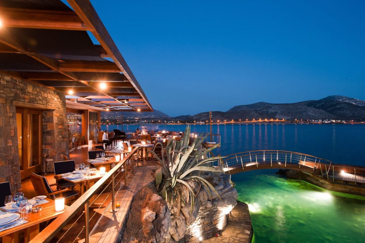Δυο διακεκριμένοι σεφ υπογράφουν το νέο μενού του Captain’s House στο Grand Resort Lagonissi