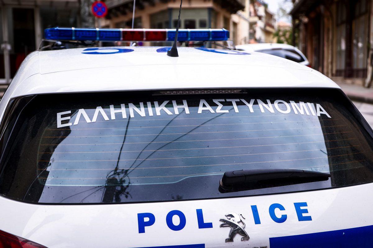 Συνελήφθησαν μέλη εγκληματικής ομάδας που έκλεβαν εξαρτήματα από αυτοκίνητα στα νότια προάστια
