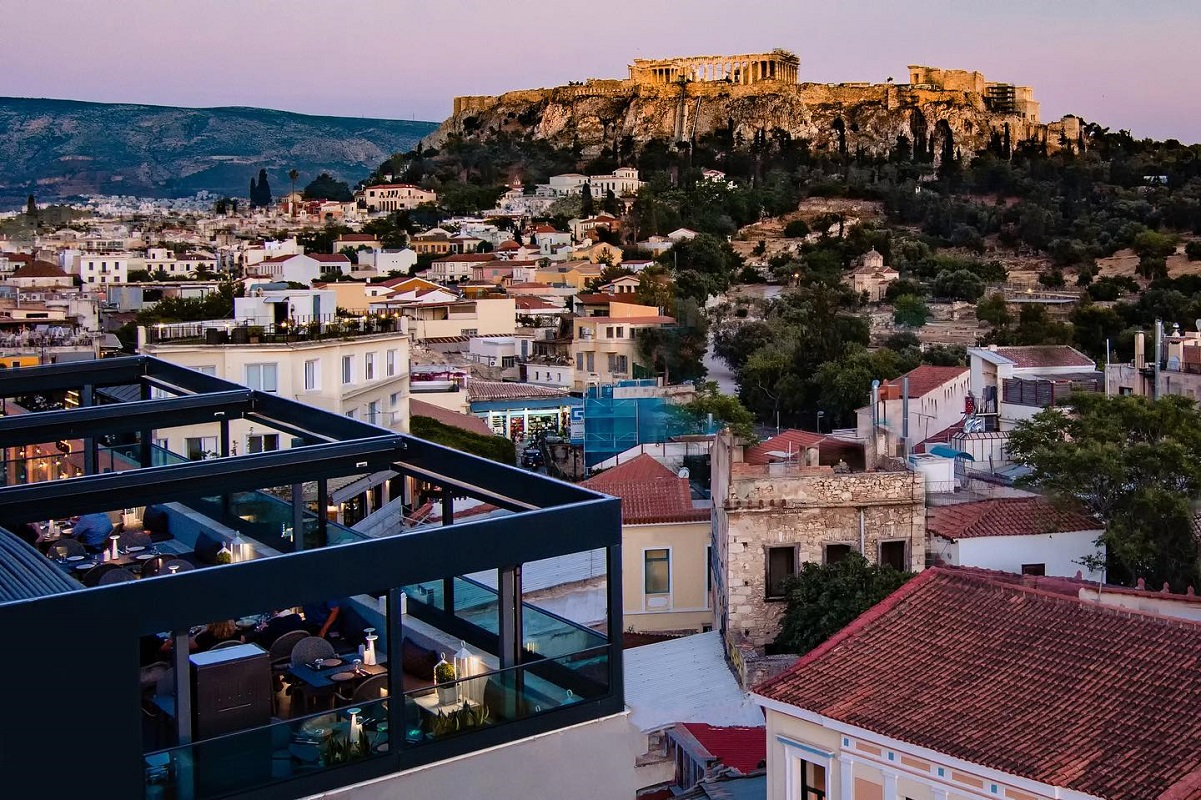 Mira Me Athens: The Rooftop Restaurant with a breathtaking view of the Acropolis