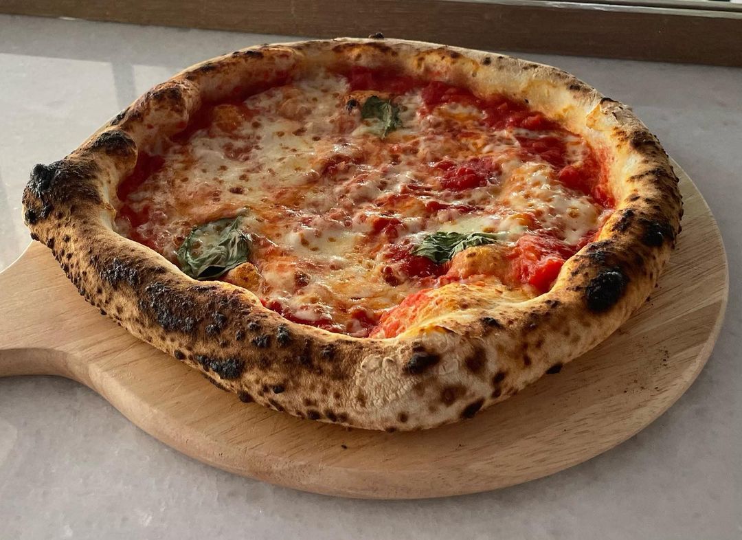 Στο ολοκαίνουργιο Napoli 1121 για αυθεντική ναπολιτάνικη πίτσα στο Χαλάνδρι