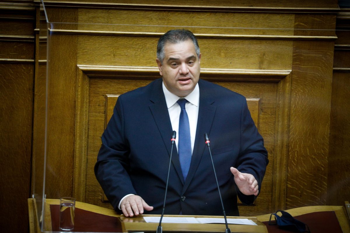 Βασίλης Σπανάκης: Αναφορά στη Βουλή για τη μείωση των αντικειμενικών αξιών στη Γλυφάδα
