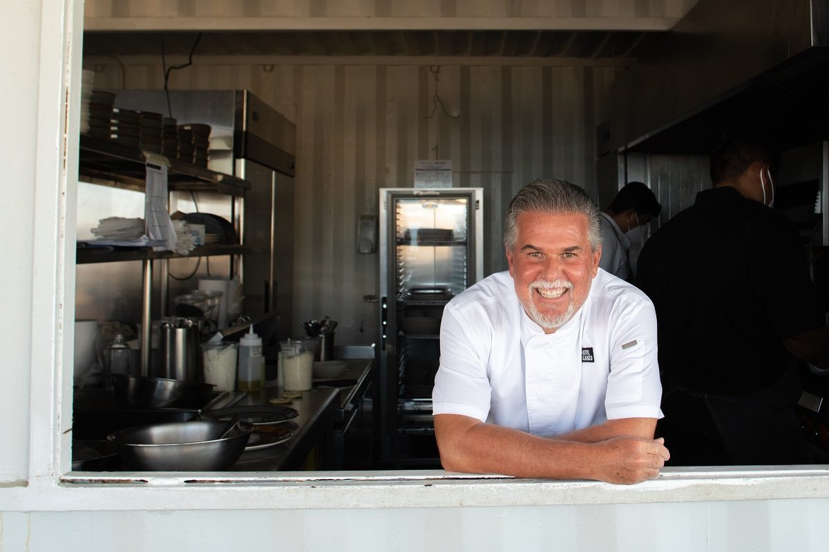 Richard Sandoval: O σεφ με τα 60+ εστιατόρια σε όλο τον κόσμο μας συστήνει τον νέο του concept στη Βούλα