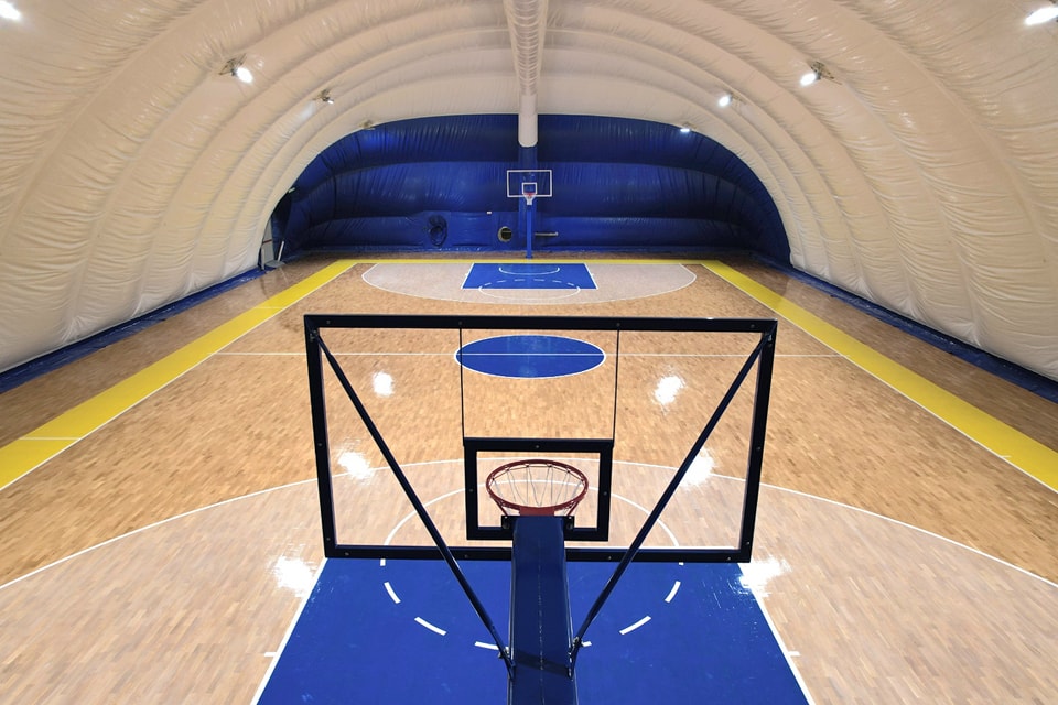 Γλυφάδα: Οι εικόνες από το πρωτότυπο γήπεδο μπάσκετ που μοιάζει με «μπαλόνι»