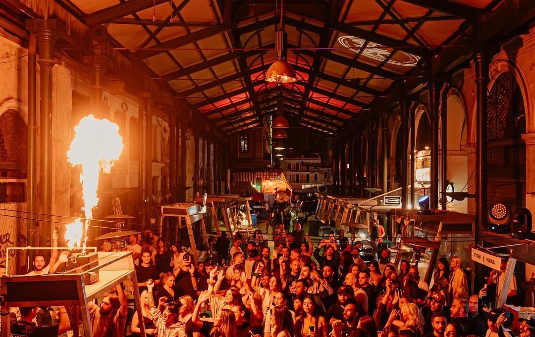 Σymposio Festival: Η Βαρβάκειος πλημμυρίζει ξανά γεύση και μουσική την Κυριακή 19 Μαρτίου