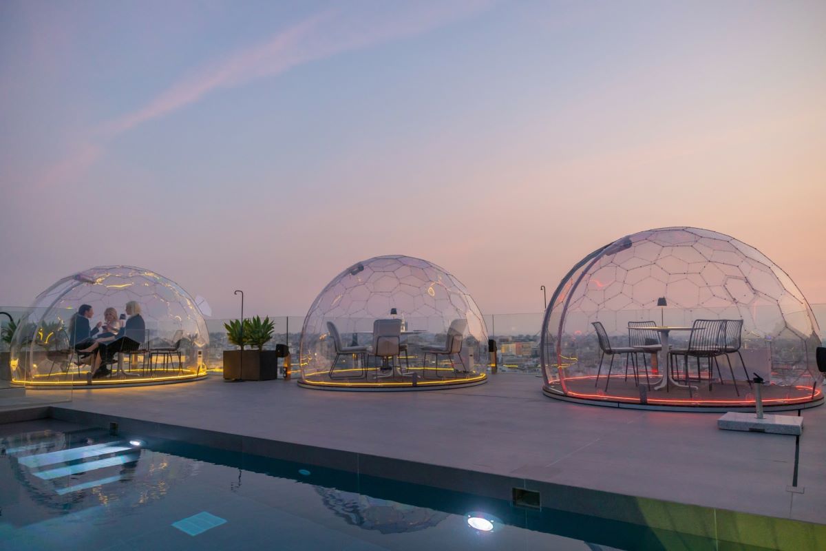 Let’s Bubble: Ιγκλού με θέα την Ακρόπολη στο rooftop του Neoma